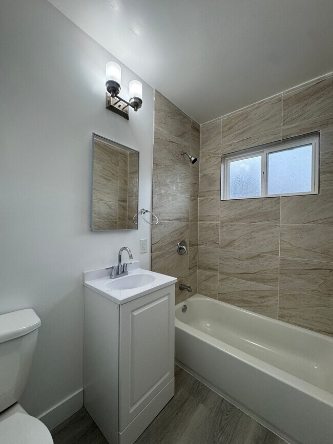 Photo - 1933 Carmona Ave