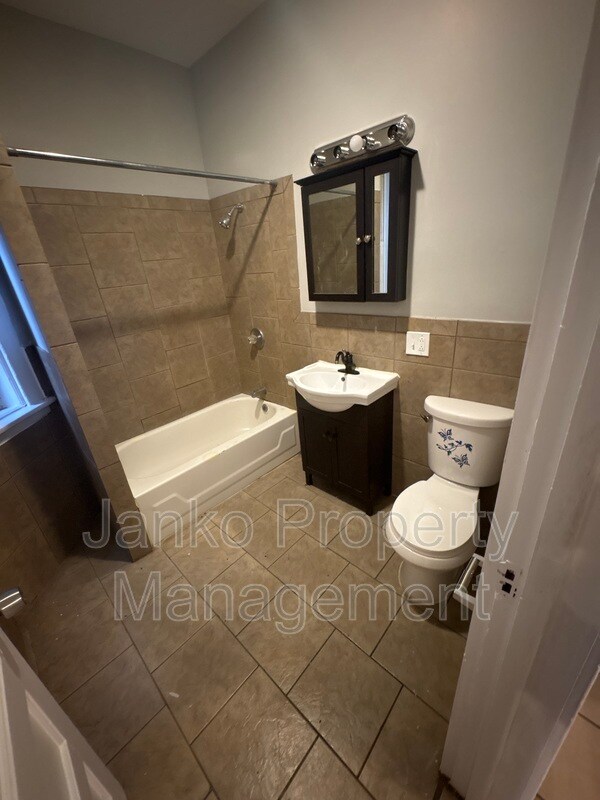 7132 S Ingleside Ave Unit 2