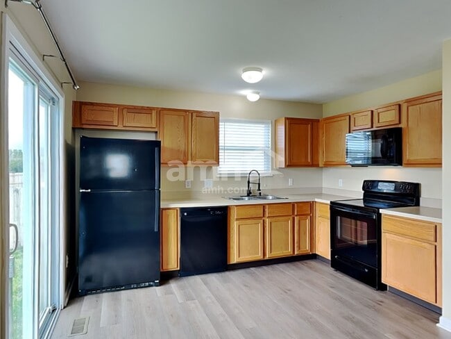 Photo - 583 Virginia St