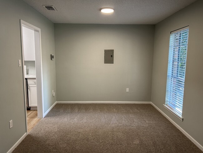 Photo - 1716 Northview Dr