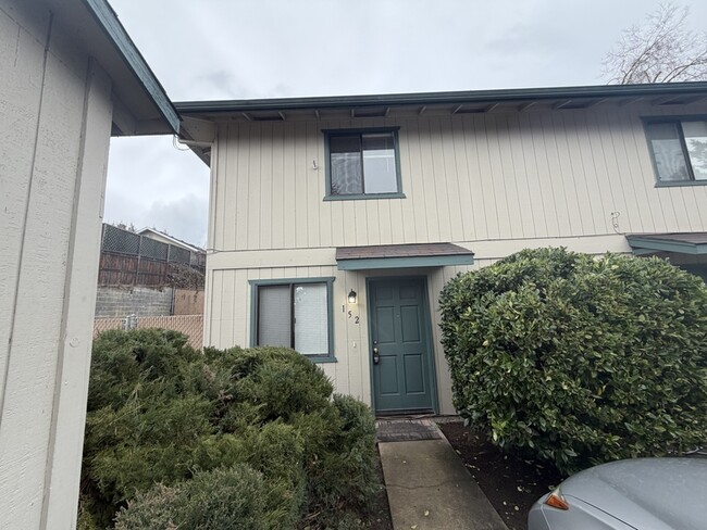 Photo - 152 Southridge Way