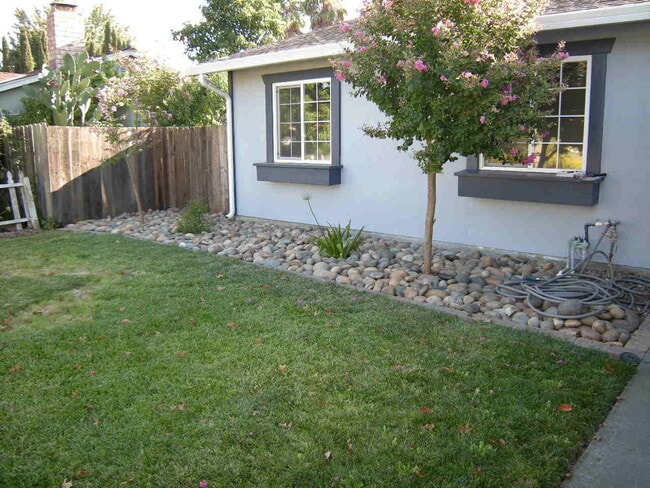 Photo - Walking distance to Cambridge Elementary S...