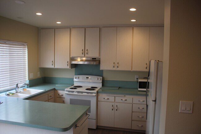 Photo - Spacious 4-Bed Townhome in the Heart of Cl...