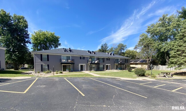 Building Photo - 5029 N Lakeside Pl Unit L-103 Rental