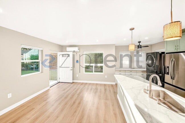 Photo - 363 E 63rd St