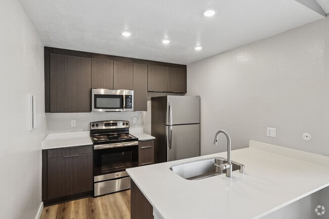 1BR, 1BA - 740SF - Kitchen