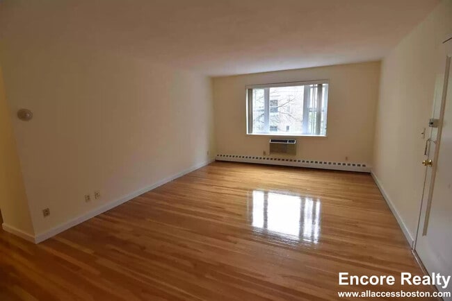 Photo - 74 Parkman St