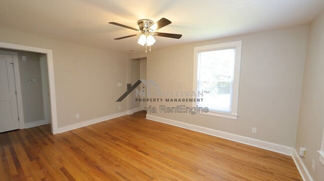 102 E Edgewood Dr
