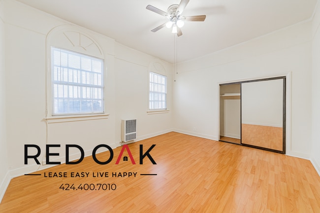 Building Photo - 450 S Kenmore Ave Unit 102