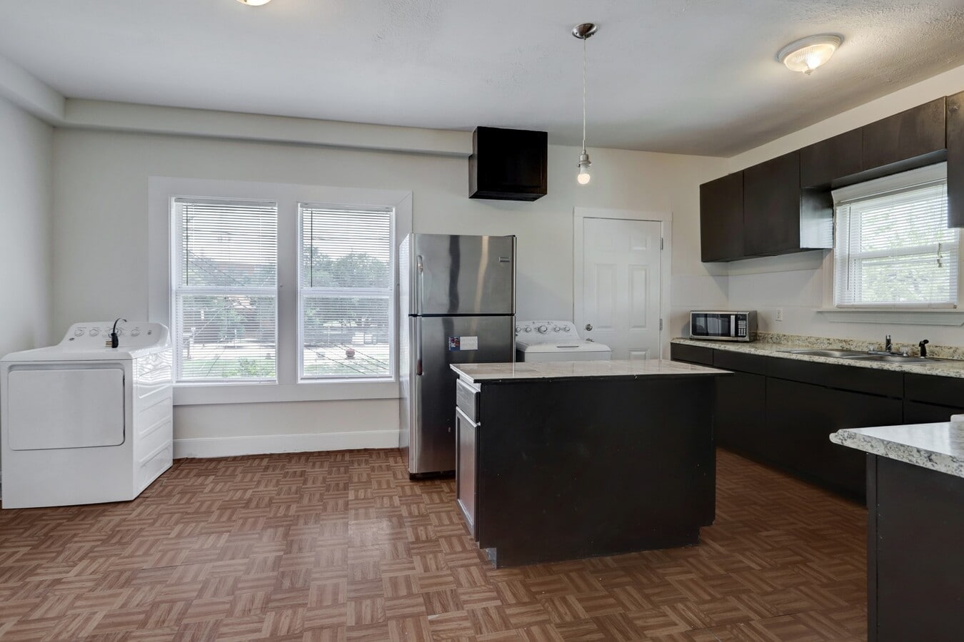 Photo - 3002 Isabella St