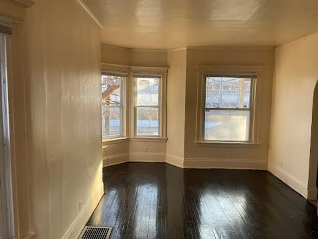 Photo - 2322 W Juneau Ave Unit 2322-4 Lower Front