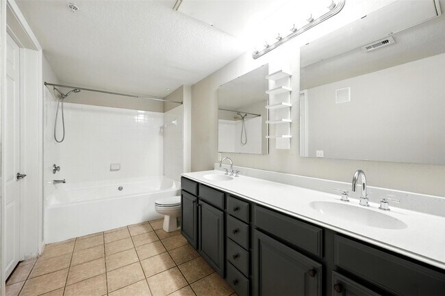 Building Photo - 7575 Kirby Dr Unit 2204