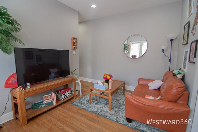 Photo - 4543 N Albany Ave Unit 1