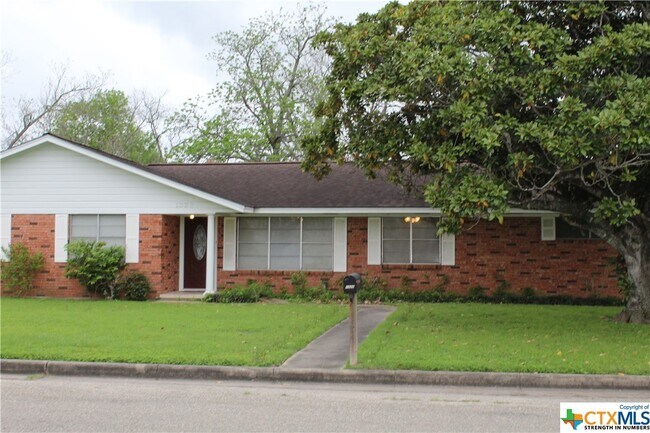 Photo - 1322 N Ave A House