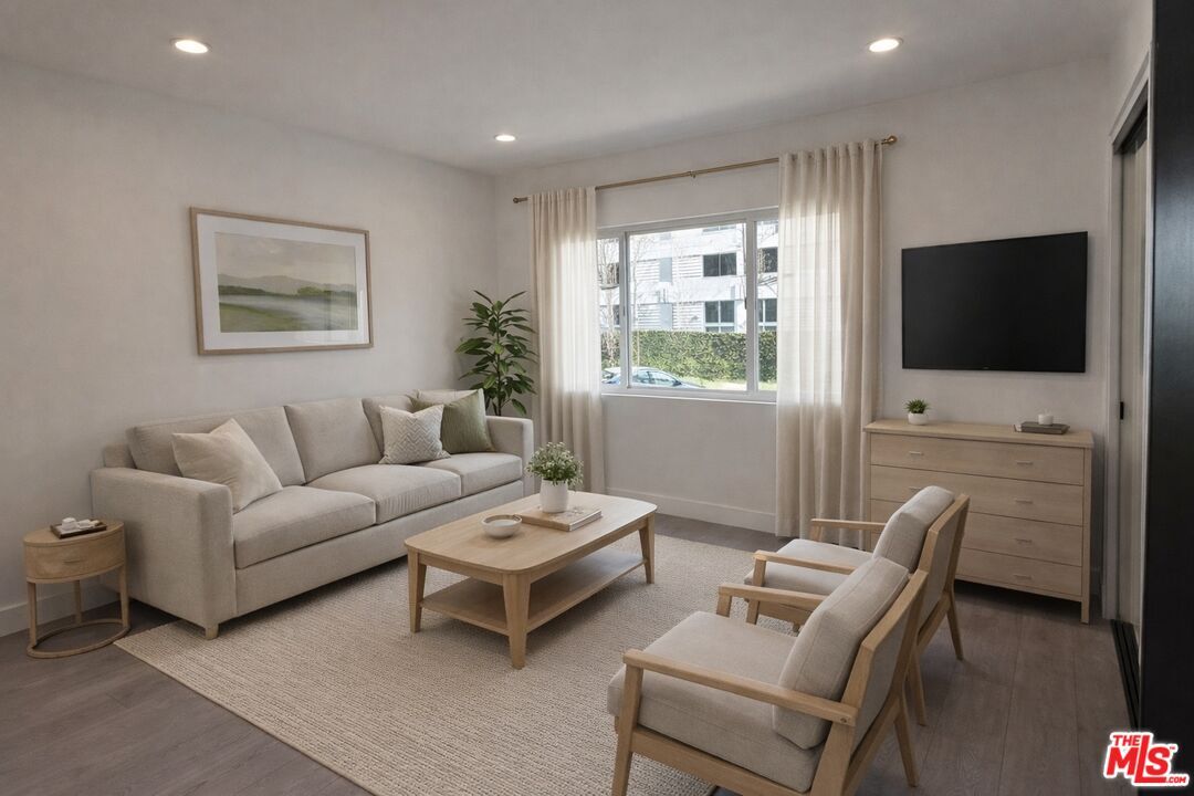 Photo - 465 Le Doux Rd