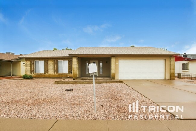 Building Photo - 955 W Santa Cruz Dr