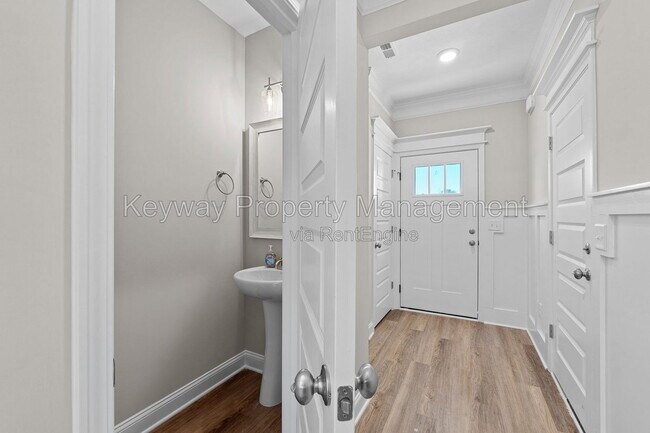 Photo - 2080 Denmark Ave SE
