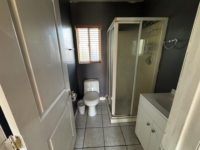 Photo - 9603 Kauffman Ave Unit Back Apartment