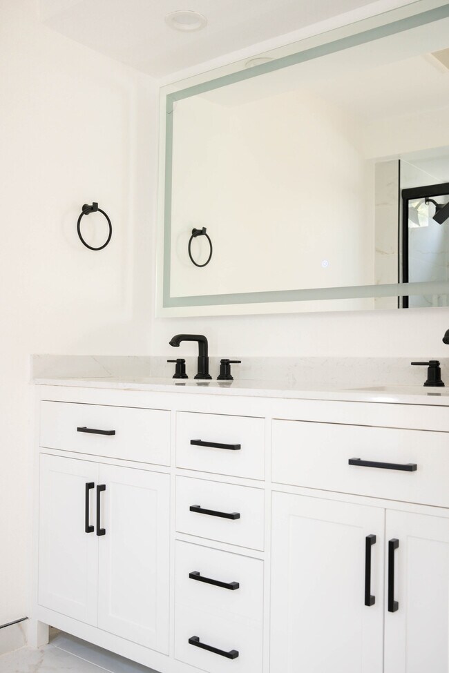 Photo - 4919 Laurel Canyon Blvd Unit 18