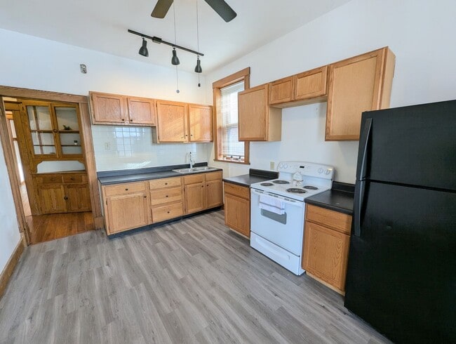 Building Photo - 3627 Pennsylvania Ave Unit 2F