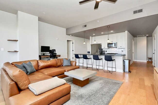 Photo - Spectacular 7th floor corner unit condo in... Unidad 713