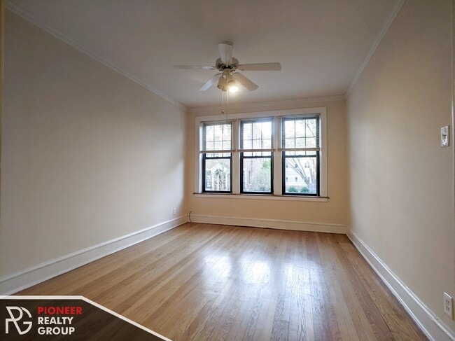 Building Photo - 1446 W Byron St Rental