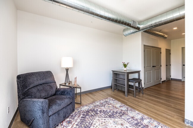Studio - 517 SF