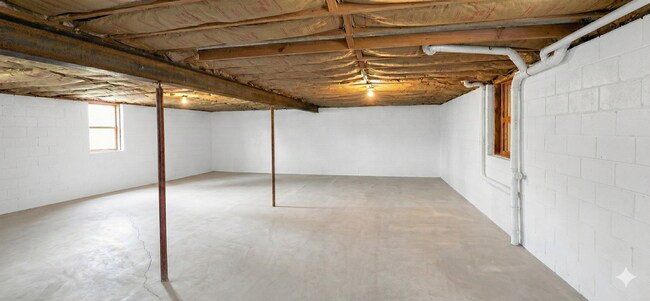Building Photo - 225 S Webster Ave Unit Basement (900 sqft)