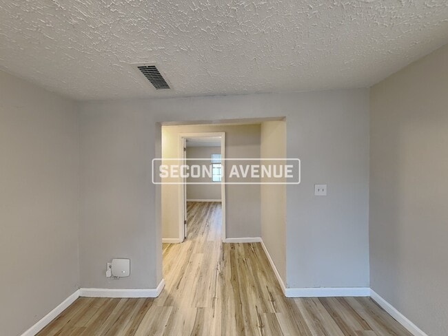 Photo - 1656 W 30th St