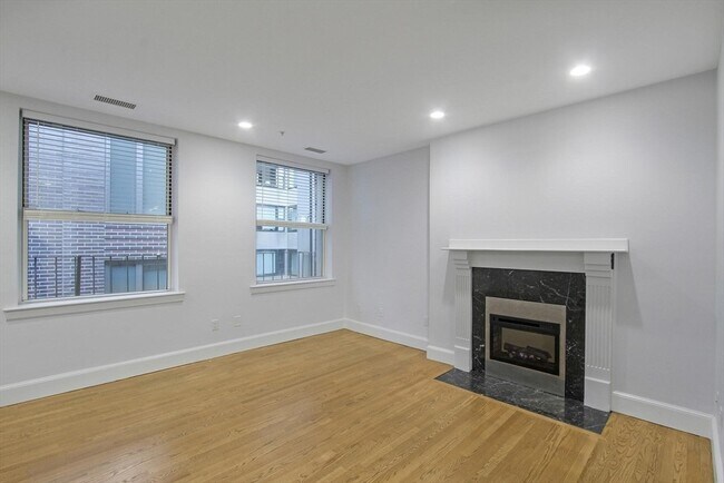 Photo - 140 Boylston St Unit 8