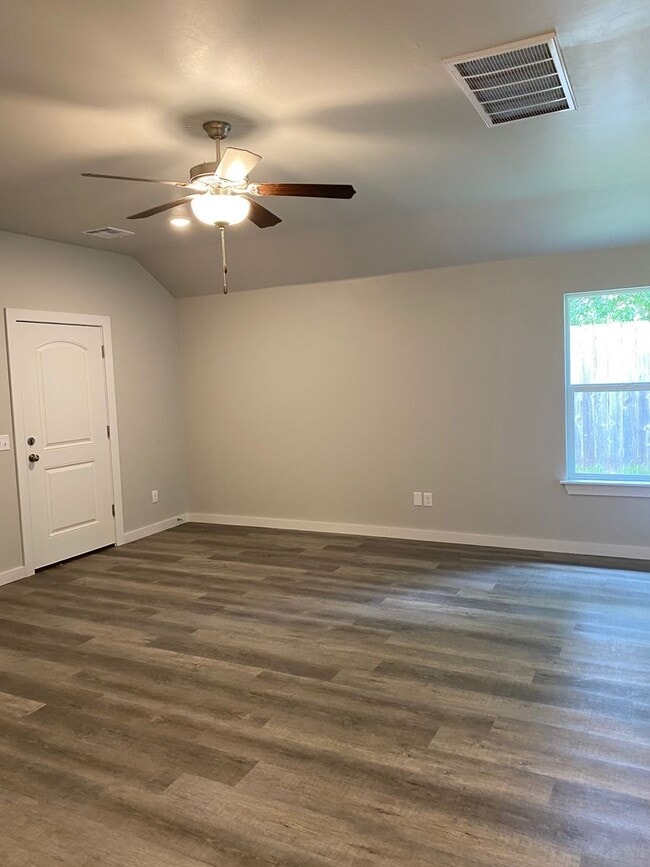 Photo - 3br 2ba duplex!!