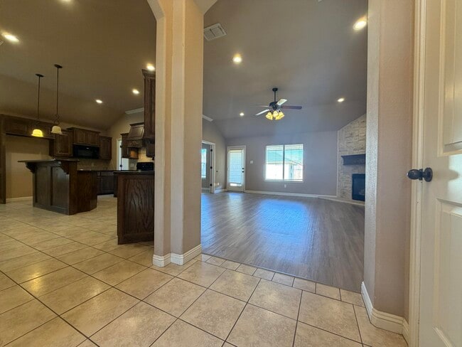 Photo - 5508 104th St