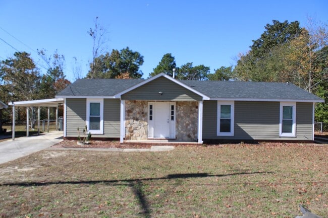 Building Photo - 3 Bedroom 2 Bath In Hephzibah!