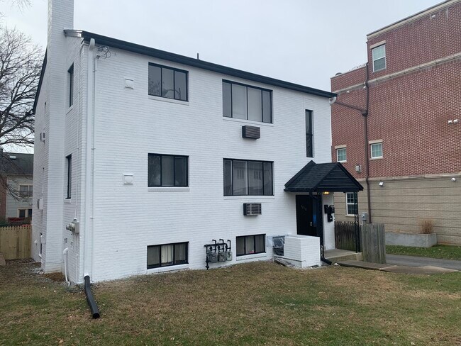 Photo - 4206 Washington Blvd Unidad 3