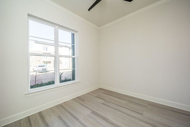 Photo - Luxury 3 bedroom, 3.5 Bath, 2 Car Garage Townhome