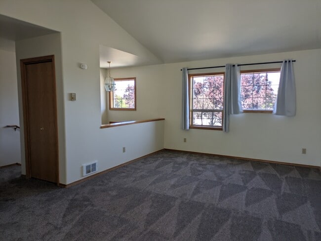 Photo - 1922 SW Reindeer Ave