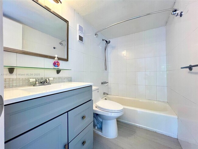 Photo - 2530 SW 3rd Ave Unit 104