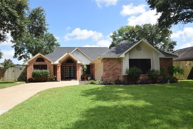 Building Photo - 22922 Glenover Dr