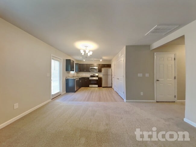 Photo - 572 Lakerun Dr