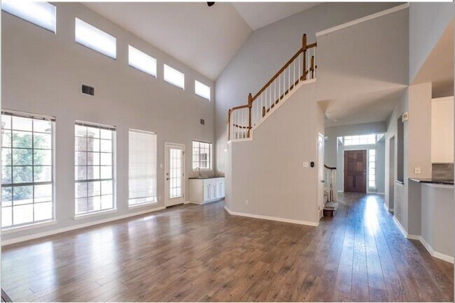 Photo - 505 Oak Park Dr