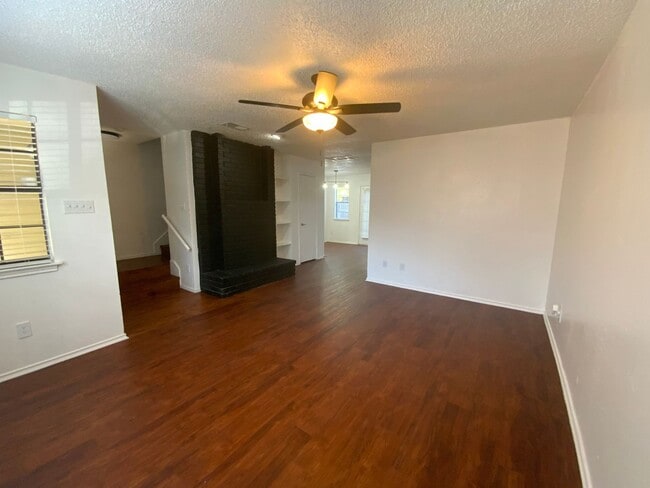 Photo - 9611 Woodvale-