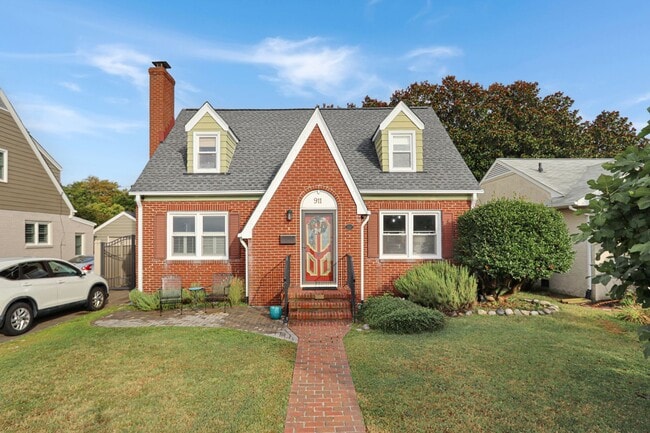 Photo - *Rental Open House 12:00-1:00 Tue, Nov. 25th* Beautiful Waterview Home on Chesapeake Ave. Contact...
