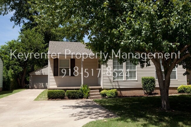 Building Photo - Stunning 2 Bed 1 Bath Home on Quiet Street: NO PETS!