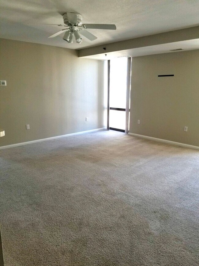 Photo - Twin Towers ~ 2 Bedroom/1 Bathroom Unit fo...