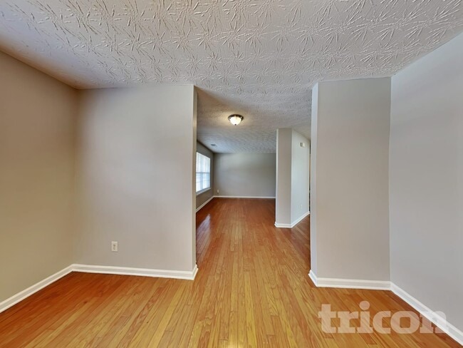 Photo - 339 Waterbury Way