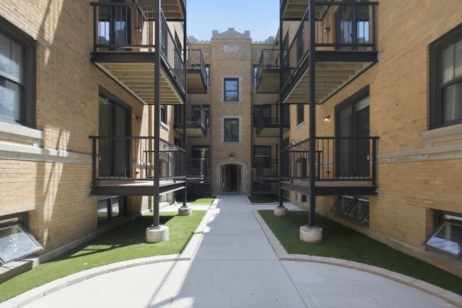 Building Photo - 2239.5 N Bissell St Unit 3W