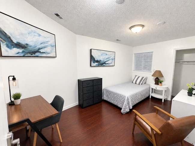 Building Photo - 68 E 200 S Unit 13 - 13C