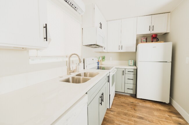 Photo - 3658 Marlborough Ave Unit 3658