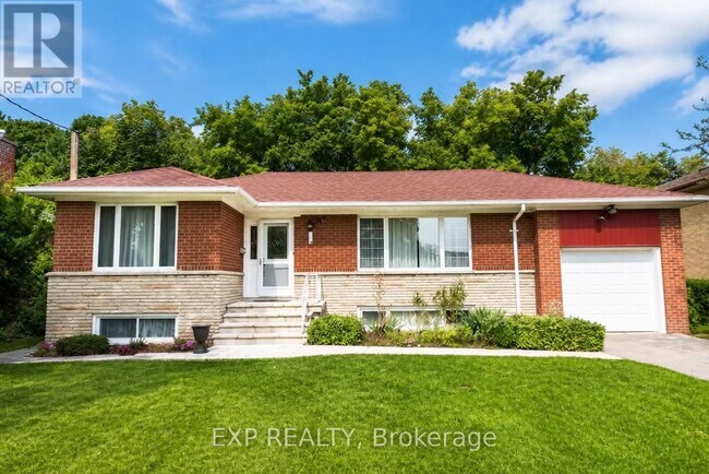 Photo - 114 Castlegrove Blvd