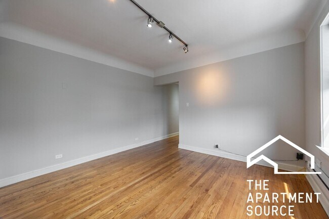 Photo - 2321 N Rockwell St Unit C3